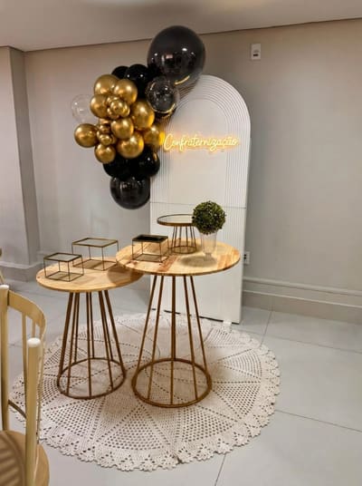 Decoração de confraternização tema Preto e dourado em Porto Velho