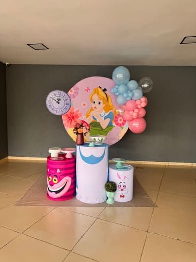 Decoração de festa infantil tema Alice no País das Maravilhas em Porto Velho