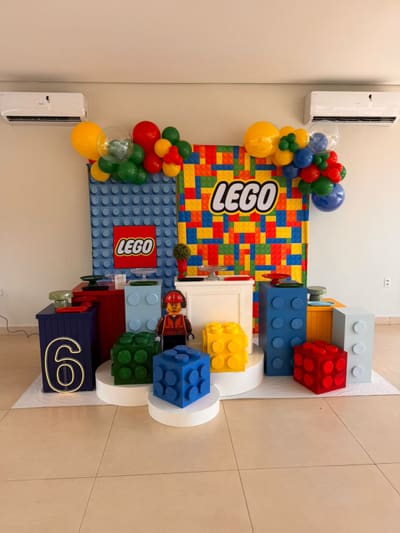 Decoração de festa infantil tema Lego colorido em Porto Velho